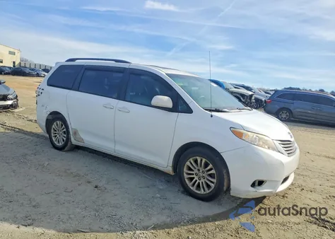 2011 Toyota Sienna Xle z USA, uszkodzony, nr VIN 5TDYK3DC8BS040328